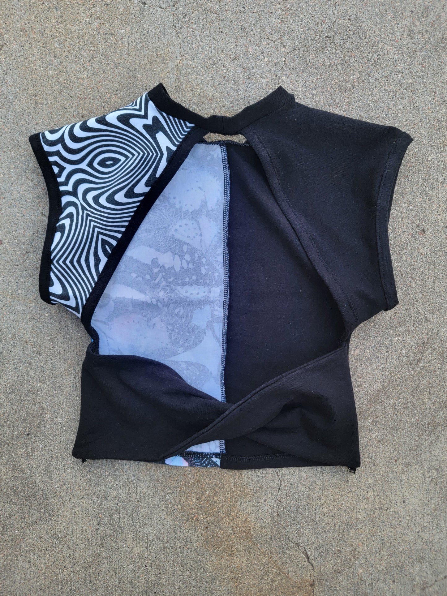 XS Backless Tee - Nothing is as it Seams
