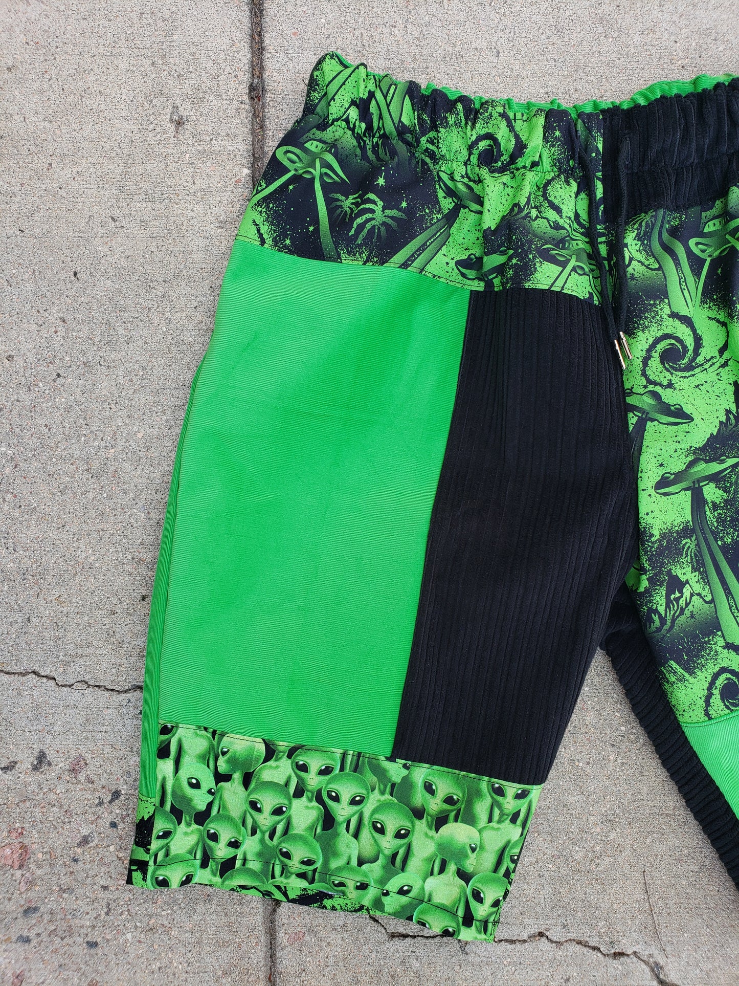 (XL) Green Dream Invasion Shorts