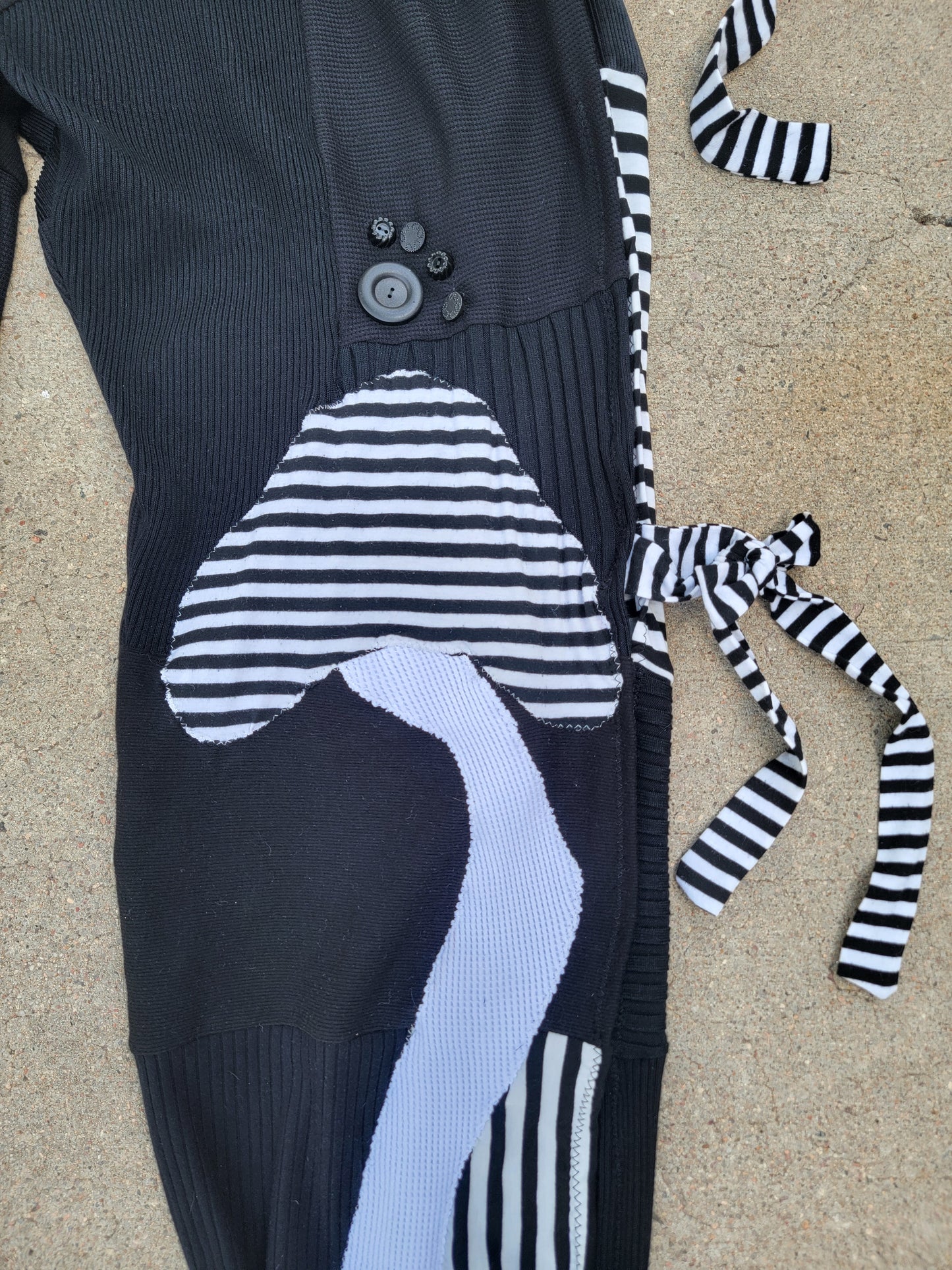 (L/XL) B&W Patchwork Crop Tee & Side-Tie Pants
