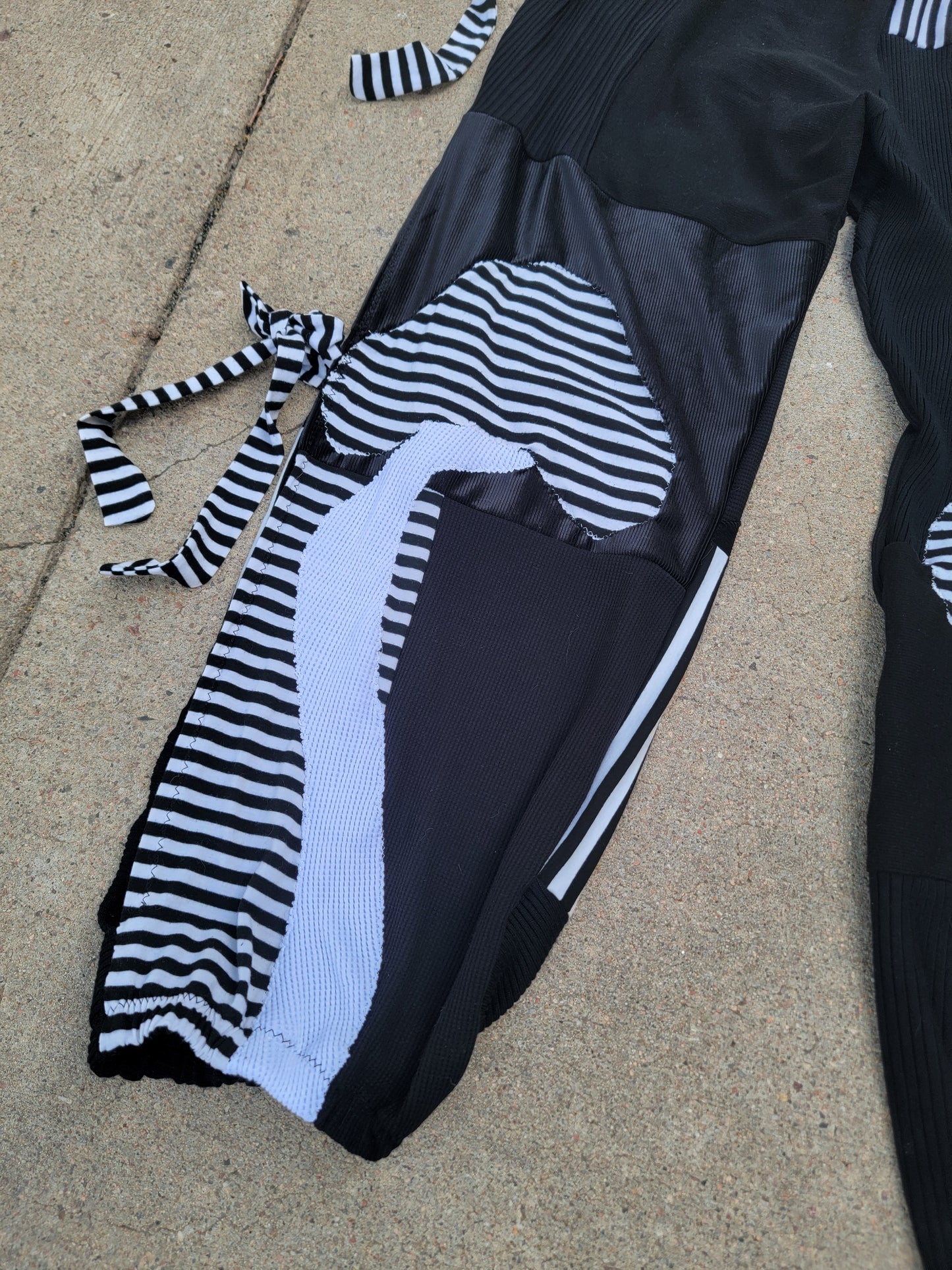 (L/XL) B&W Patchwork Crop Tee & Side-Tie Pants
