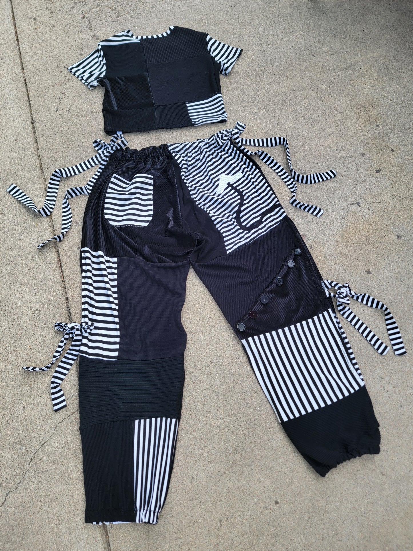 (L/XL) B&W Patchwork Crop Tee & Side-Tie Pants