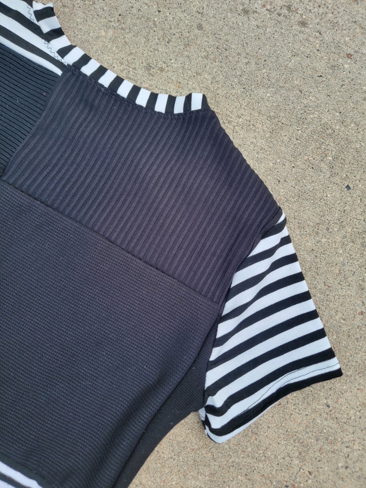 (L/XL) B&W Patchwork Crop Tee & Side-Tie Pants