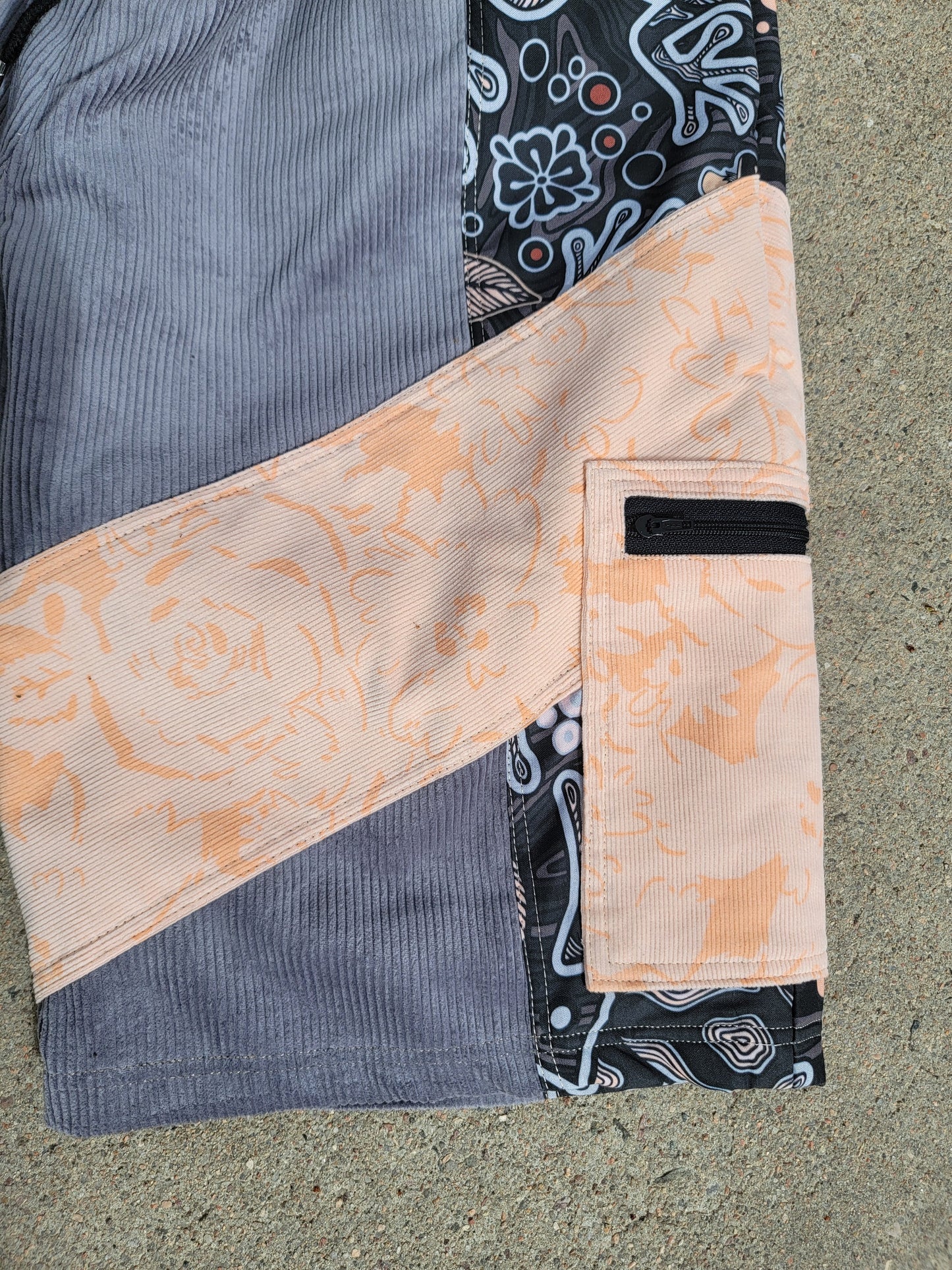 L Cargo Shorts - Nothing is as it Seams