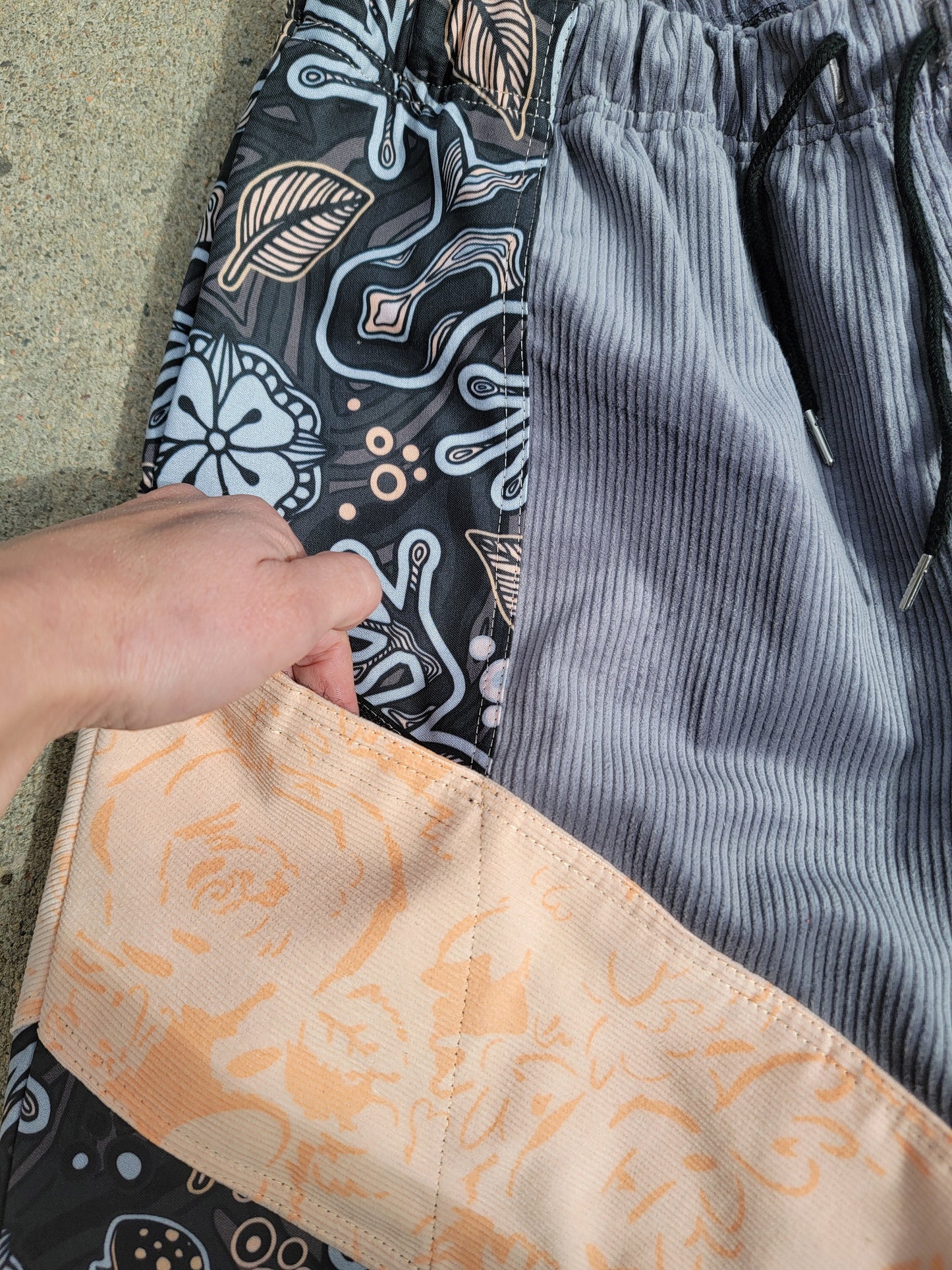 L Cargo Shorts - Nothing is as it Seams