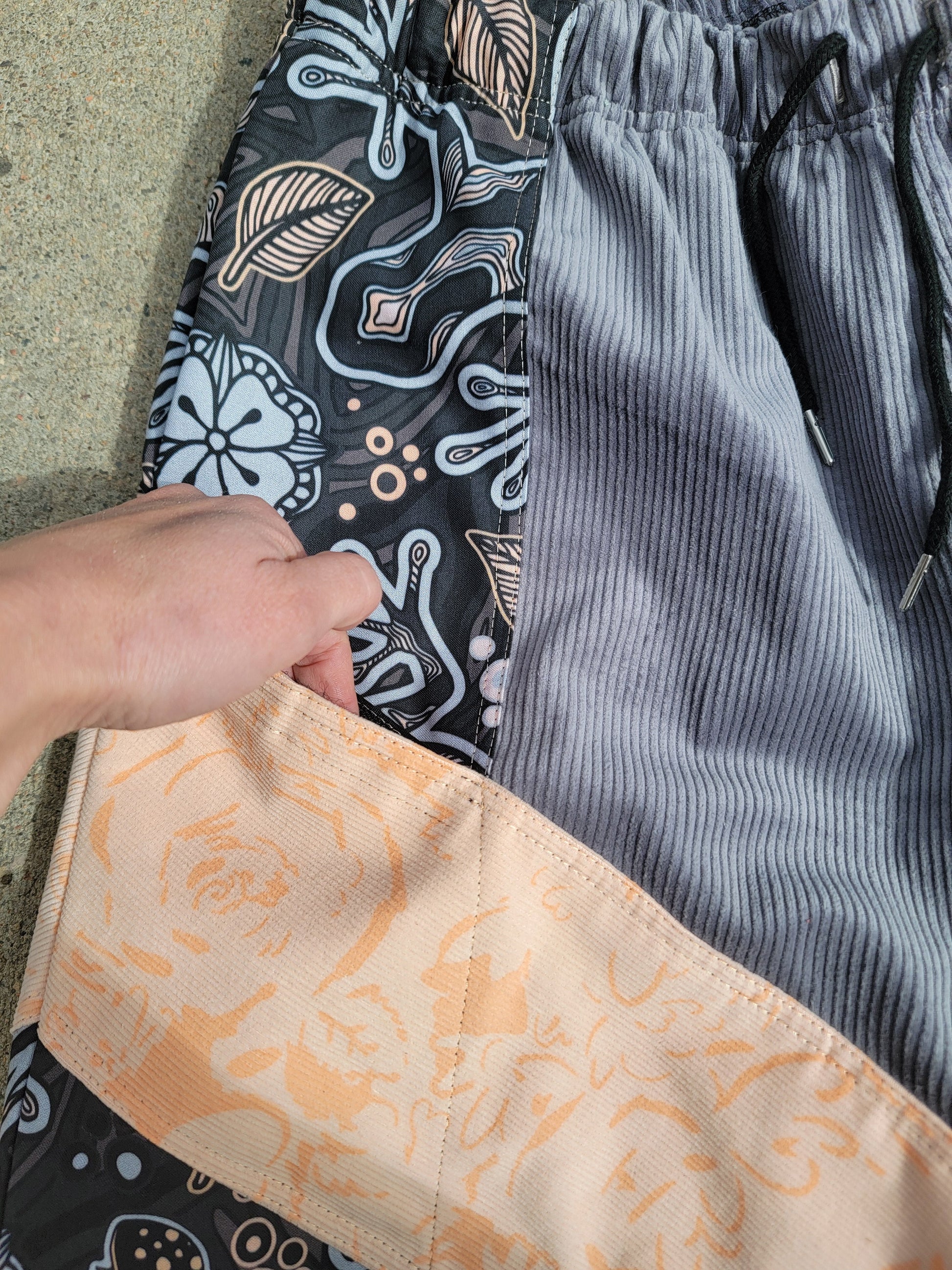 L Cargo Shorts - Nothing is as it Seams