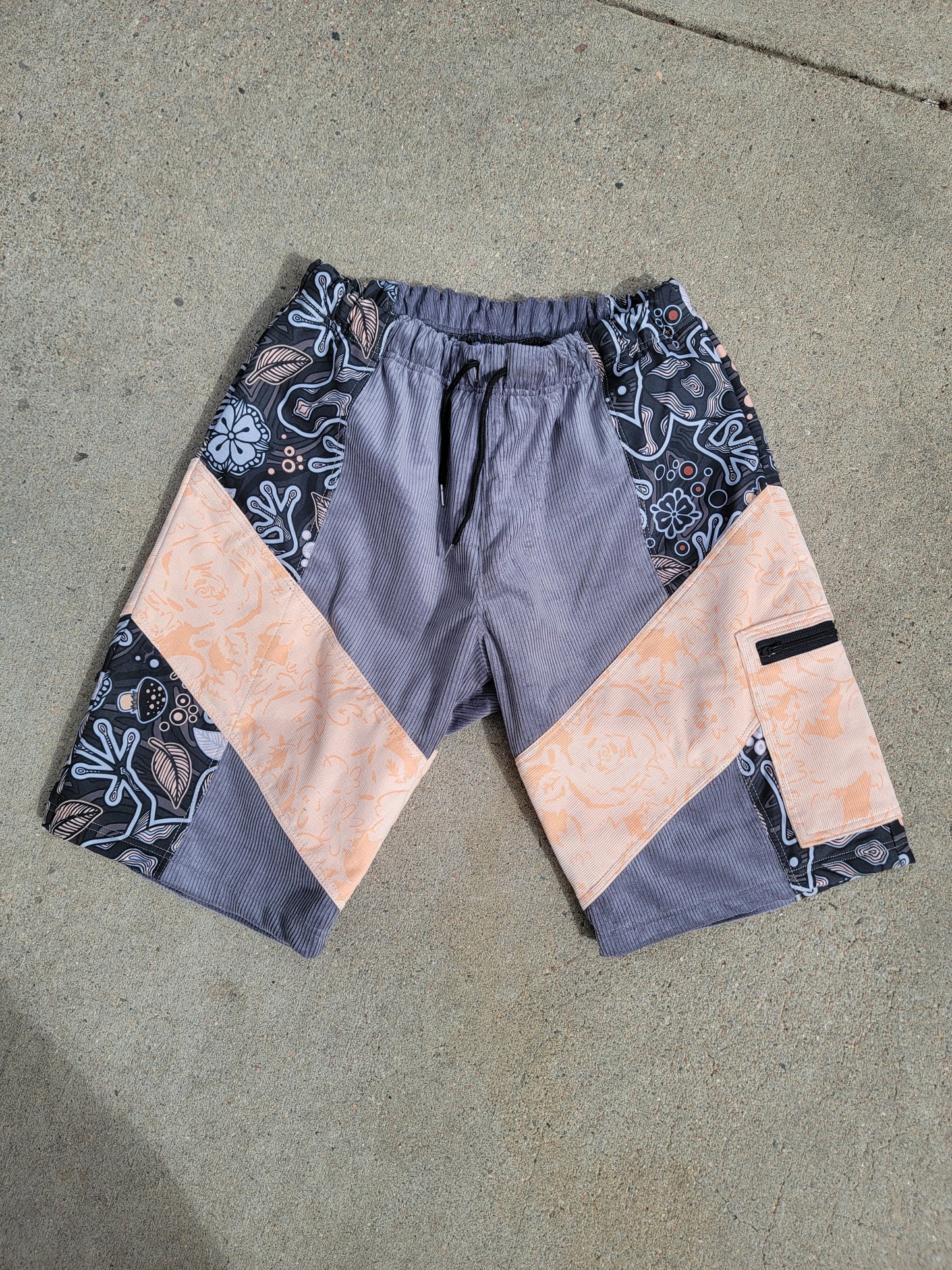 L Cargo Shorts - Nothing is as it Seams