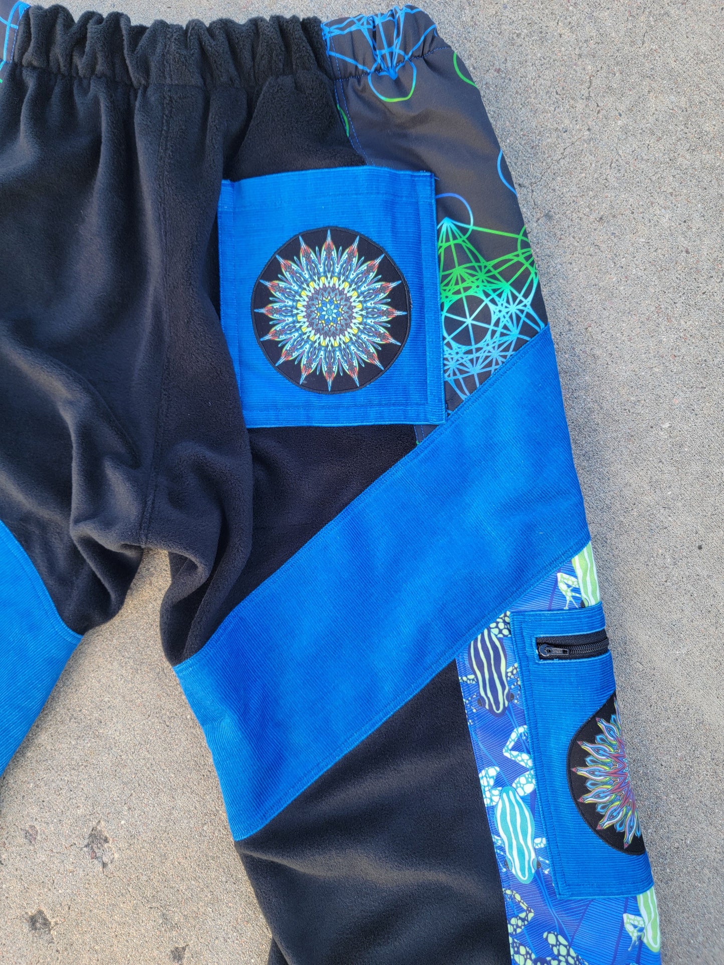 L Cargo Sweats - Nothing is as it Seams