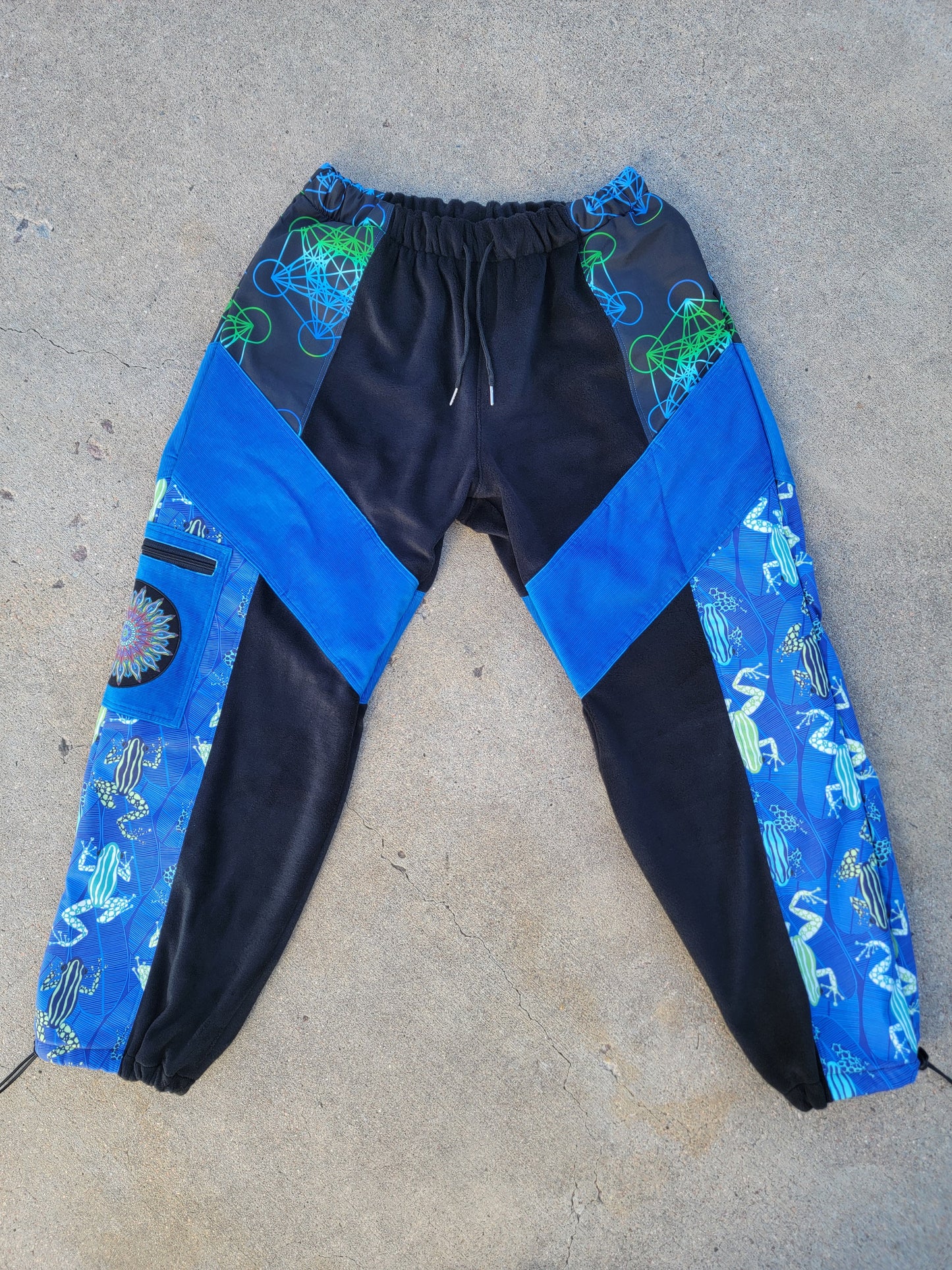 L Cargo Sweats - Nothing is as it Seams