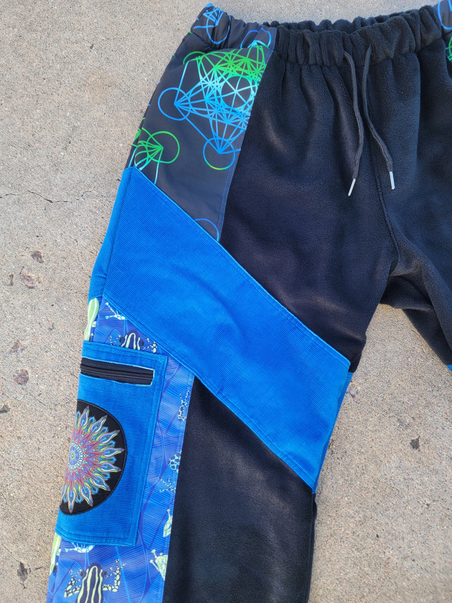 L Cargo Sweats - Nothing is as it Seams