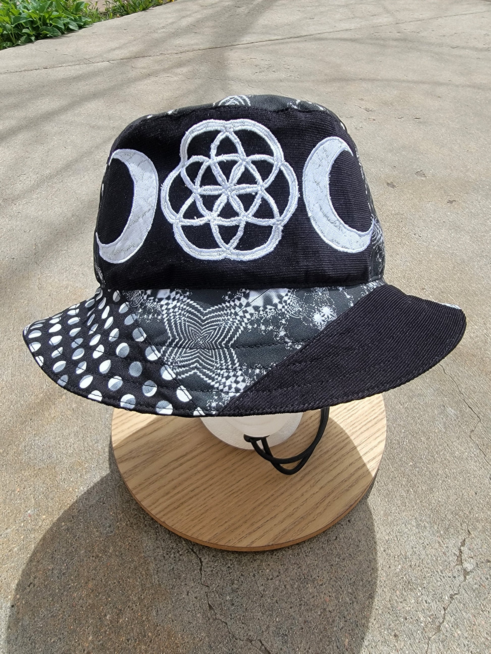 (L) Cosmic Cycle Bucket - Nothing is as it Seams