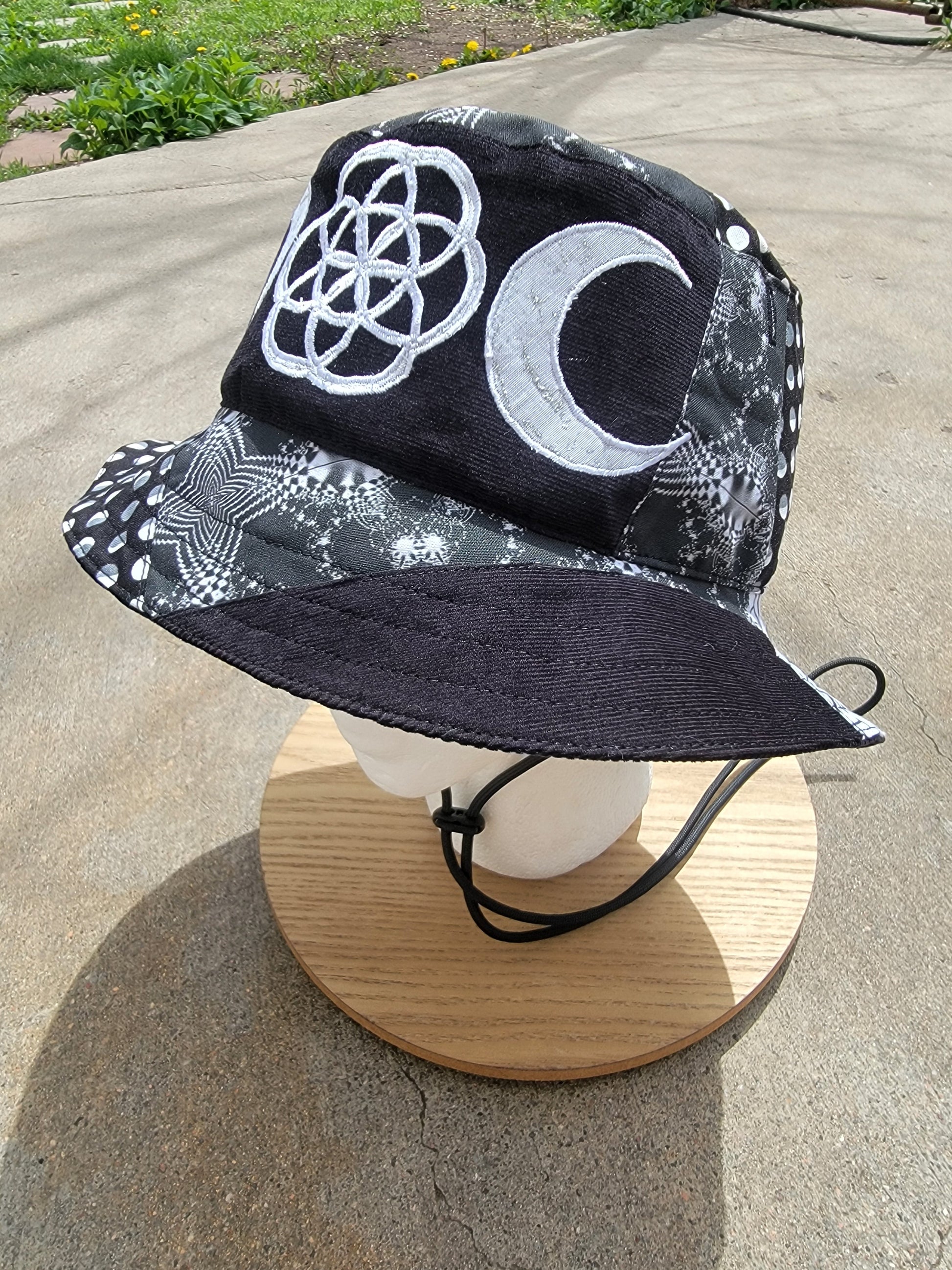 (L) Cosmic Cycle Bucket - Nothing is as it Seams