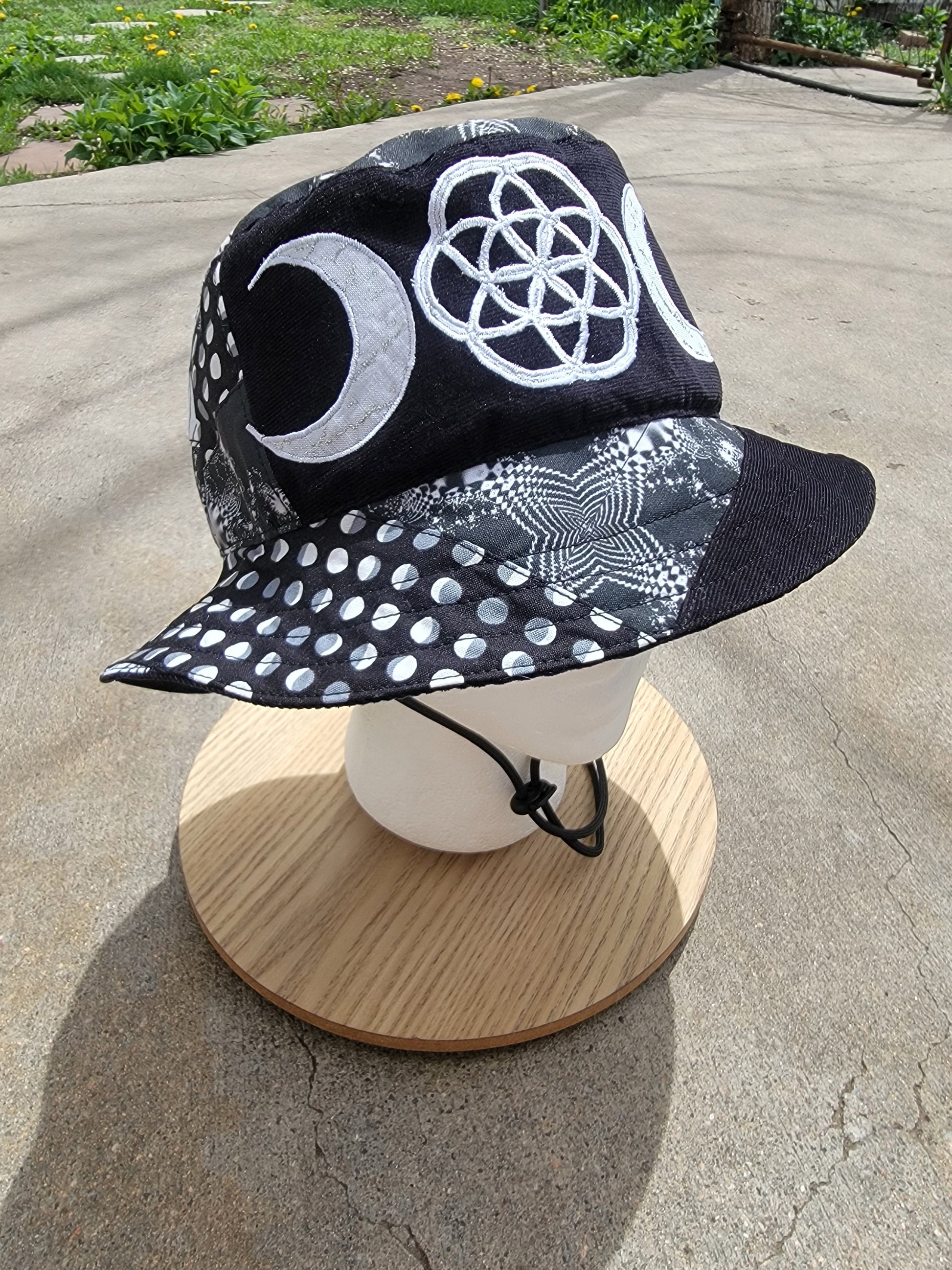 (L) Cosmic Cycle Bucket - Nothing is as it Seams