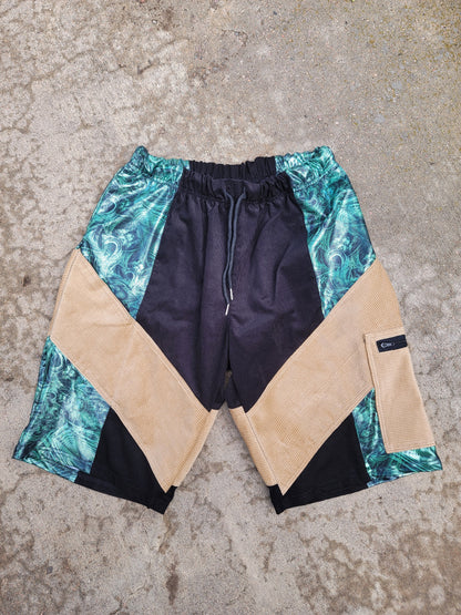 (L) Meganueropsis Shorts - Nothing is as it Seams