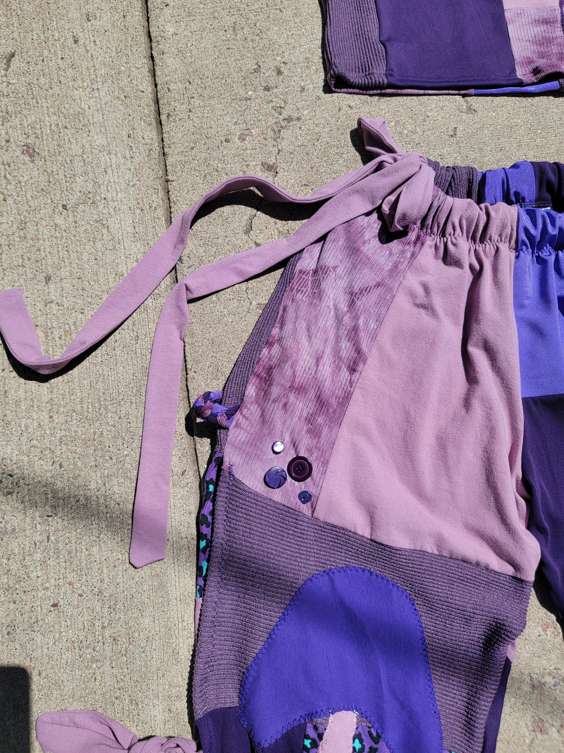 (L) Patchwork Crop Tee & Side-Tie Pants - Nothing is as it Seams