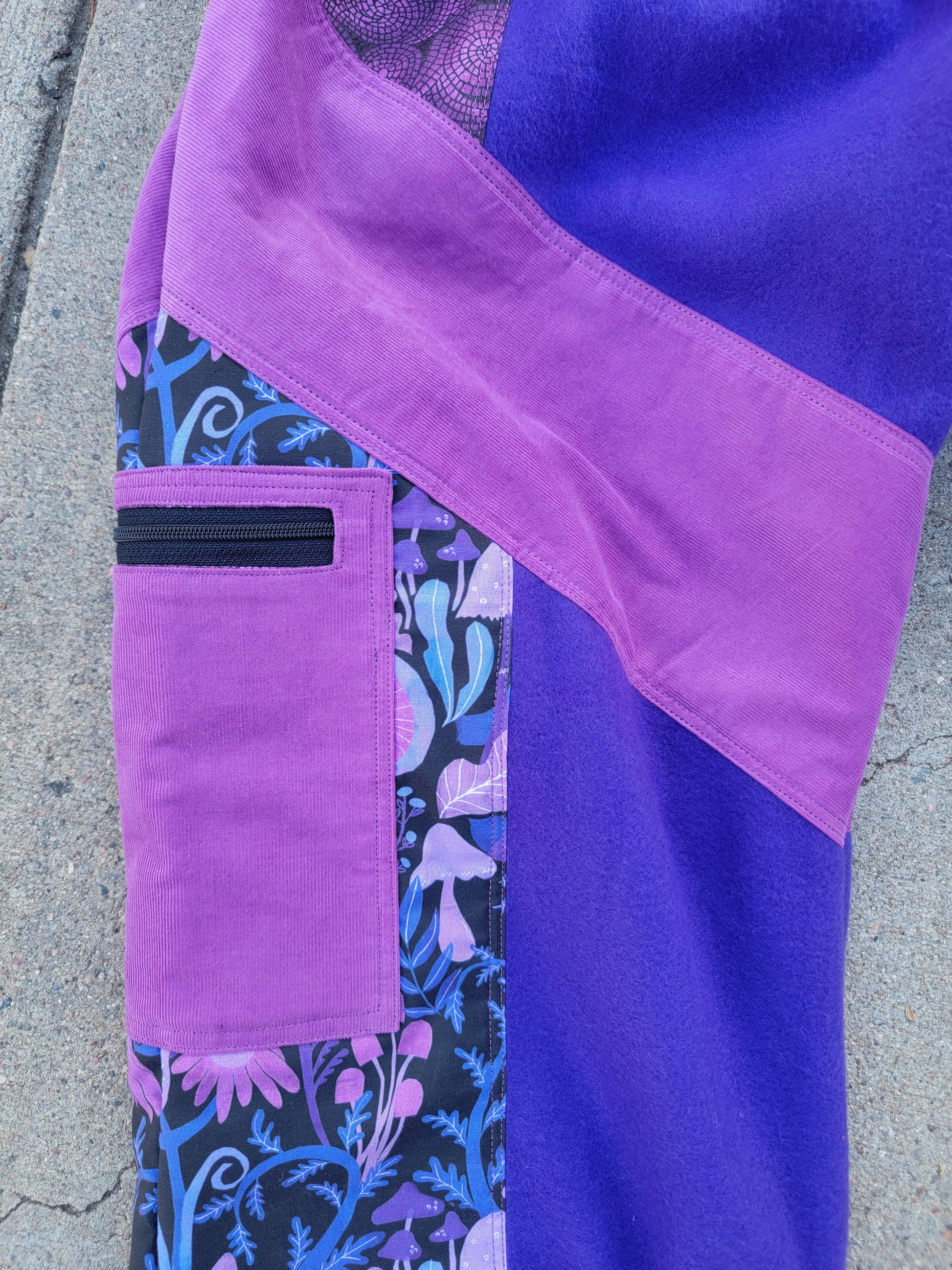 (L) Purple Shroomy Cargo Sweats - Nothing is as it Seams