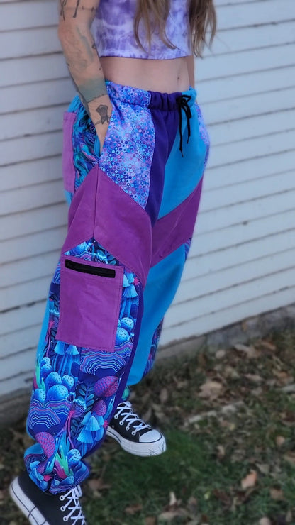 (L) Shroomy Cargo Sweatpants - Nothing is as it Seams