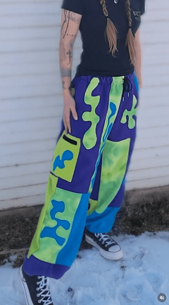 (L) Slimeball Patchwork Cargo Sweats - Nothing is as it Seams
handmade, one-of-a-kind, patchwork cargo sweatpants in size large. made with upcycled fleece in neon green, blue & purple. embroidered 'slime' patches sewn all over the pants. multiple pockets with zippers, elastic and drawstring waistband