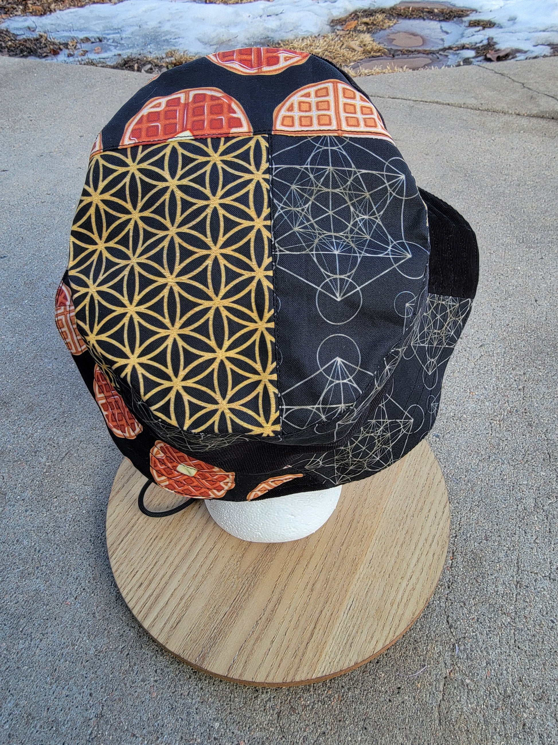 (L) Space Waffle DB Bucket - Nothing is as it Seams