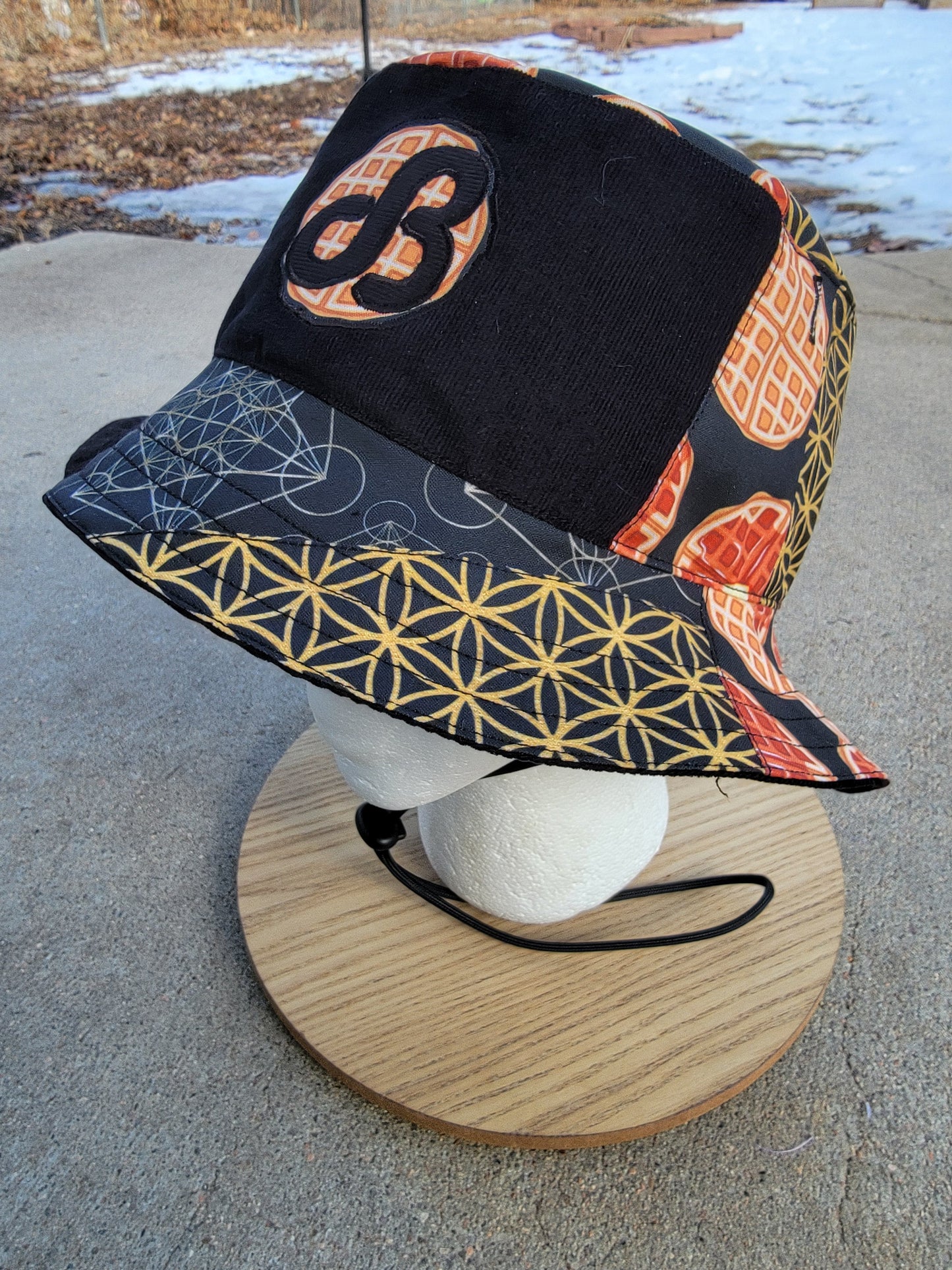 (L) Space Waffle DB Bucket - Nothing is as it Seams