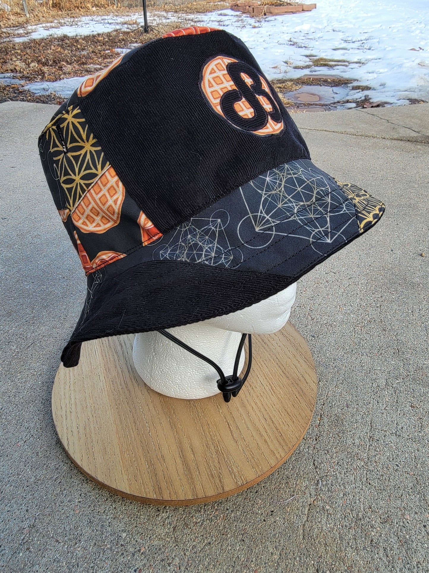 (L) Space Waffle DB Bucket - Nothing is as it Seams