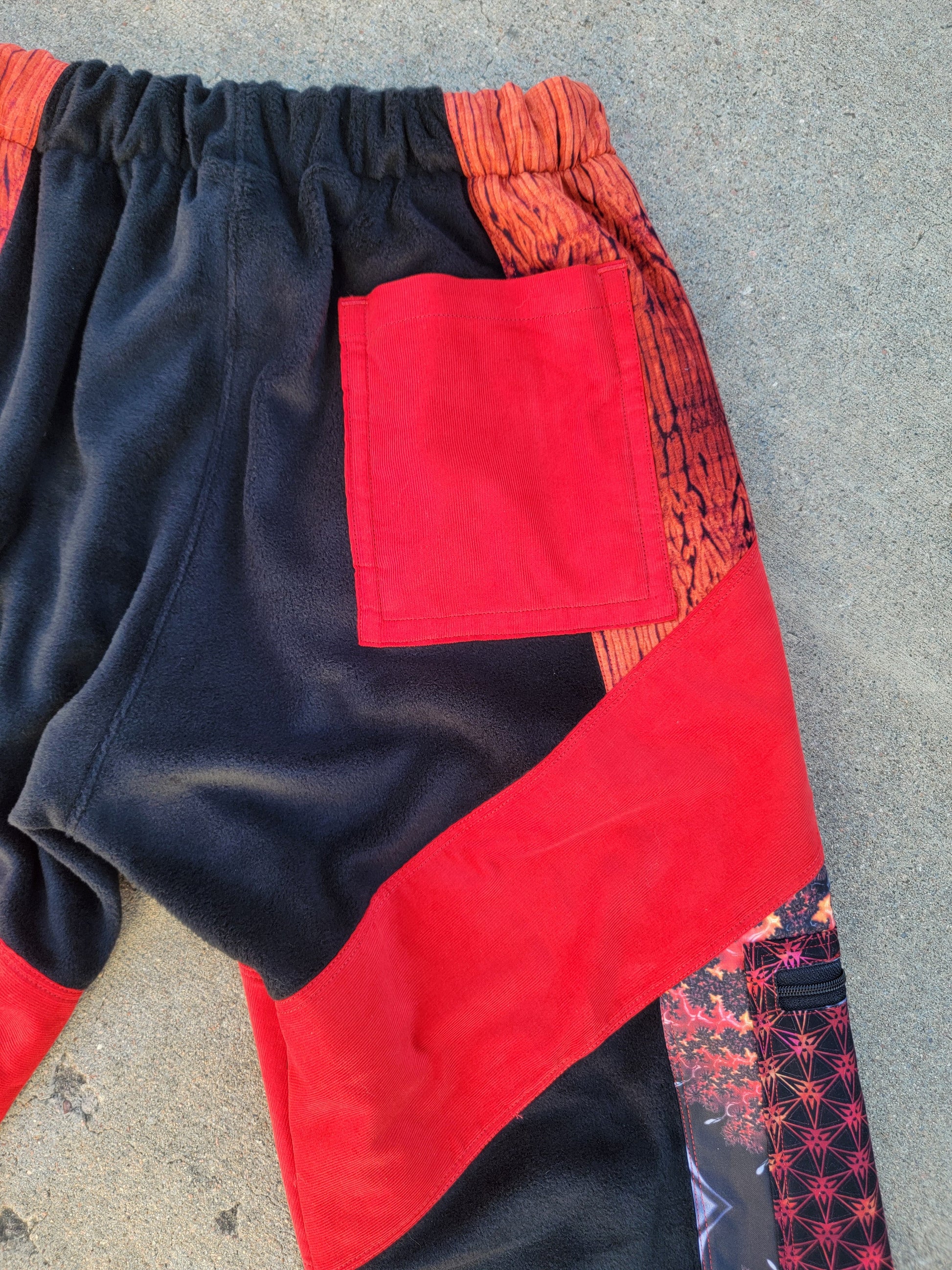 M Cargo Sweats - Nothing is as it Seams