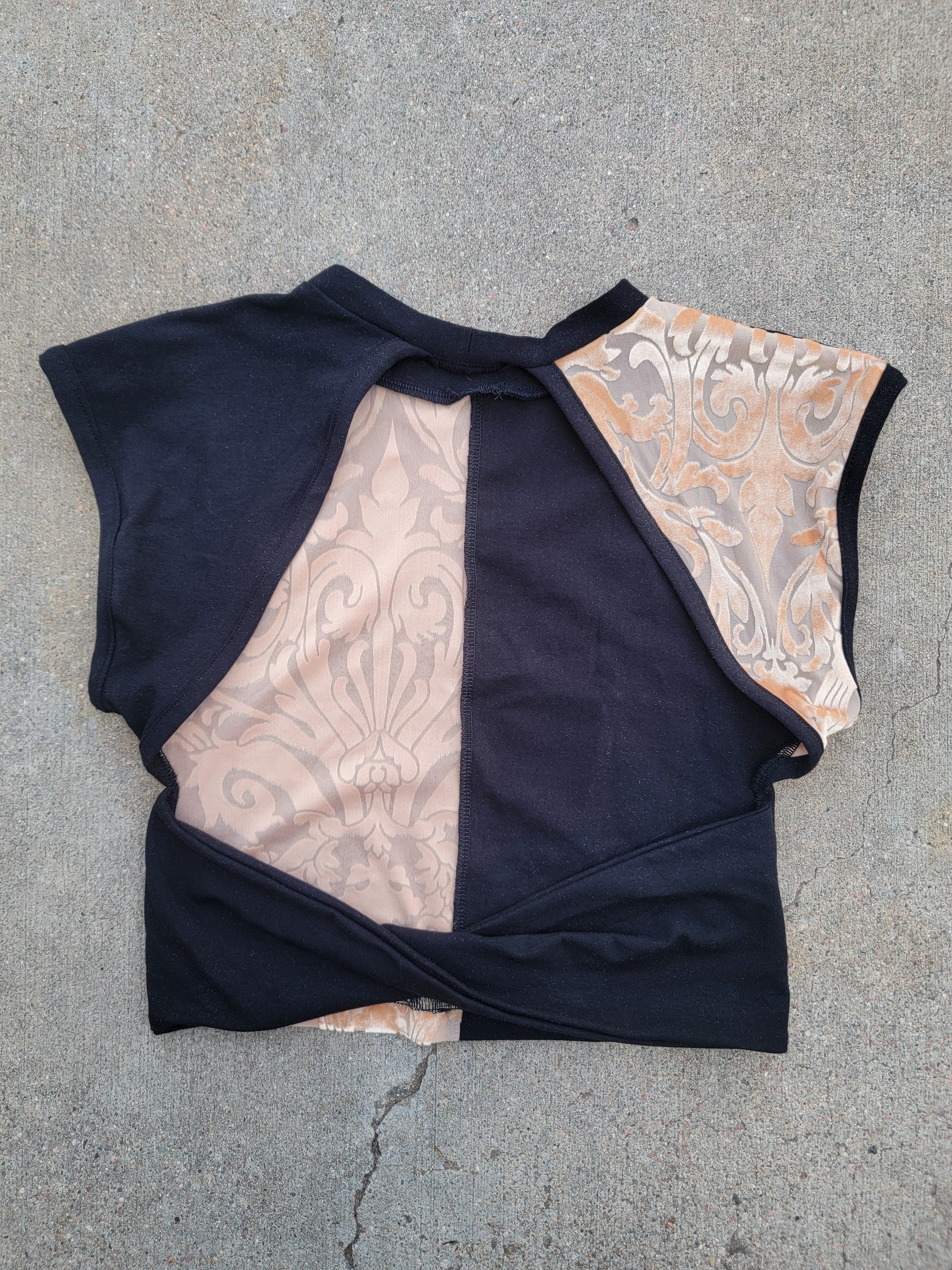 S Backless Tee - Nothing is as it Seams