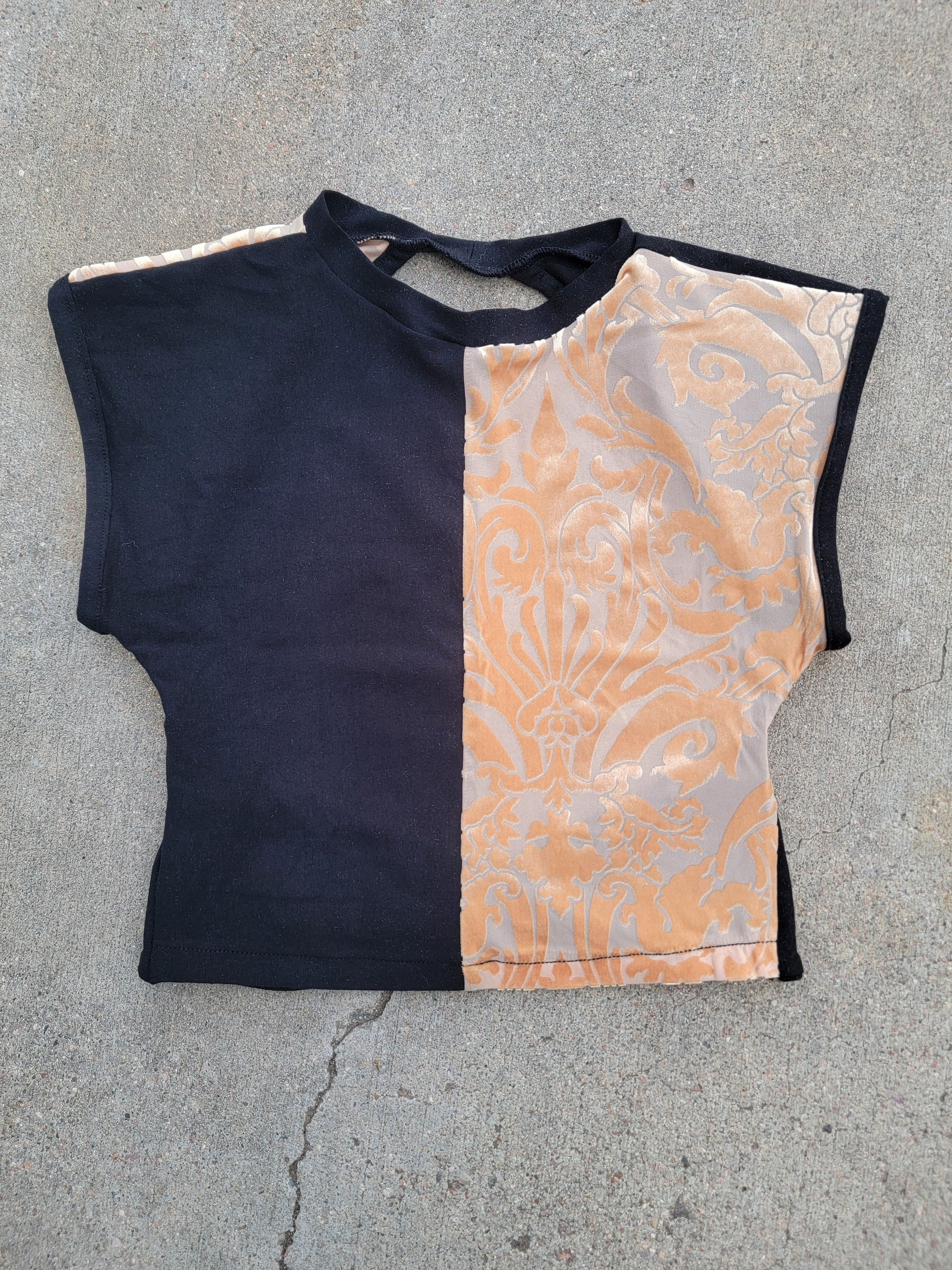 S Backless Tee - Nothing is as it Seams