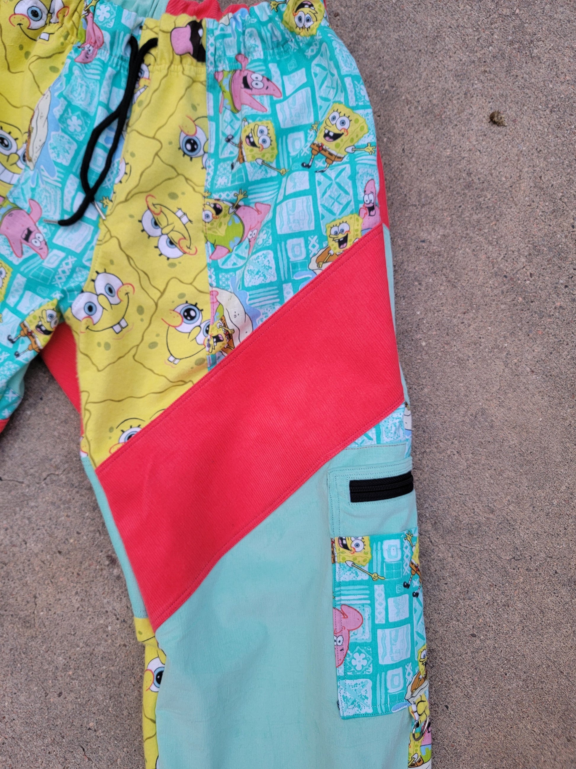 (S) Spongebob Cargo Pants - Nothing is as it Seams