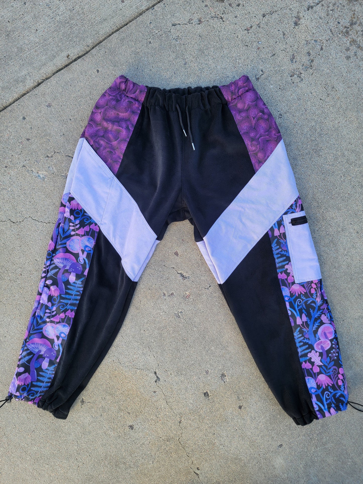 XL Cargo Sweats - Nothing is as it Seams