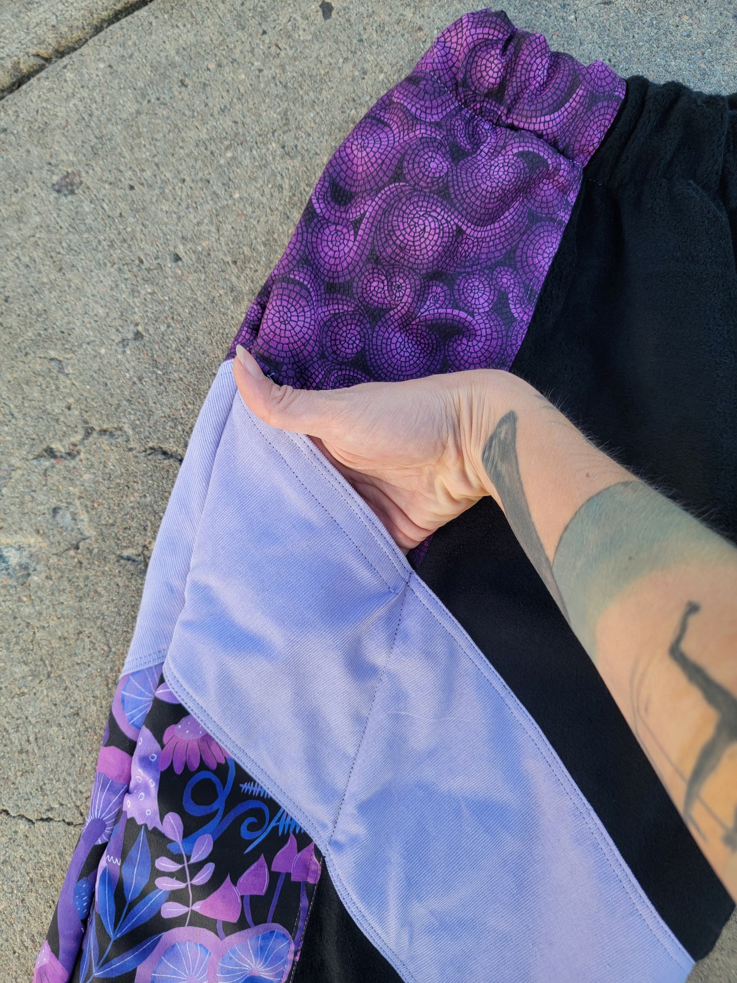 XL Cargo Sweats - Nothing is as it Seams