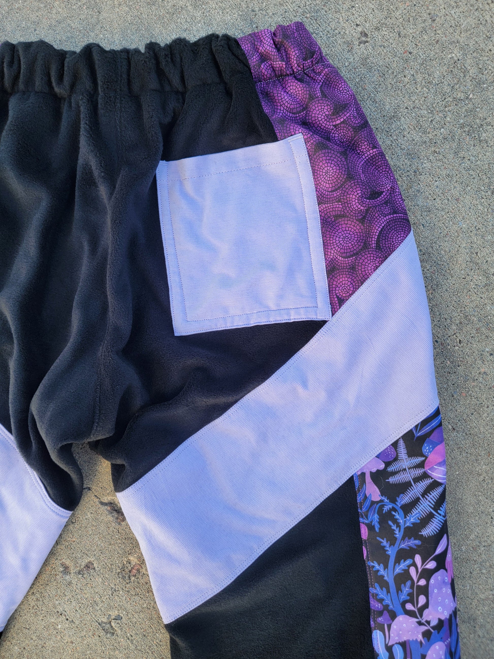 XL Cargo Sweats - Nothing is as it Seams